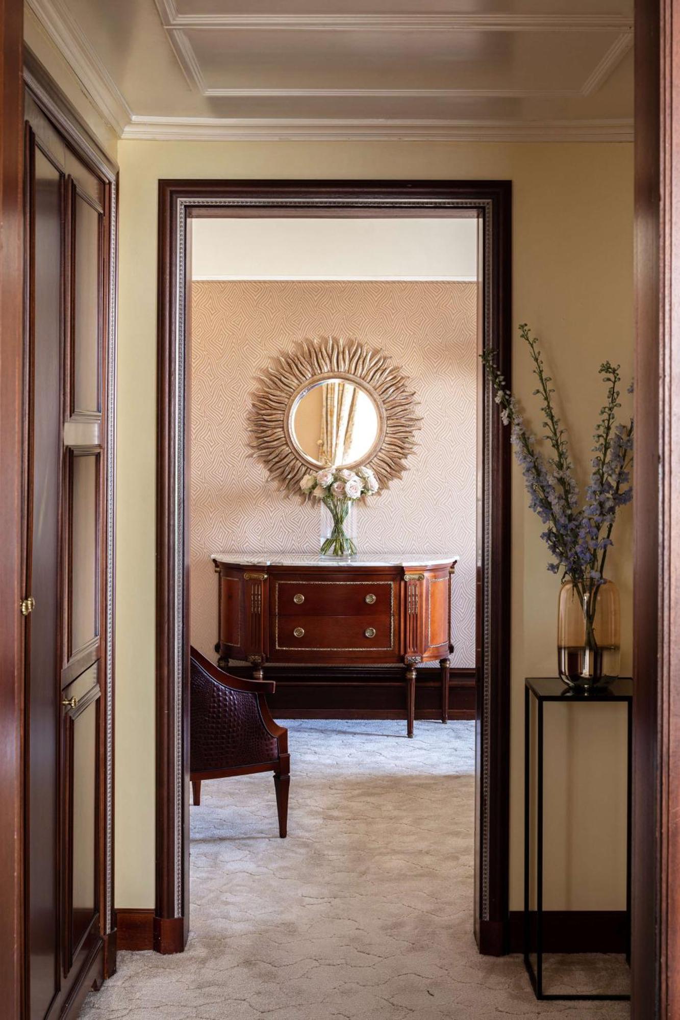 Anantara Palazzo Naiadi Rome Hotel - A Leading Hotel Of The World Εξωτερικό φωτογραφία A sunburst mirror